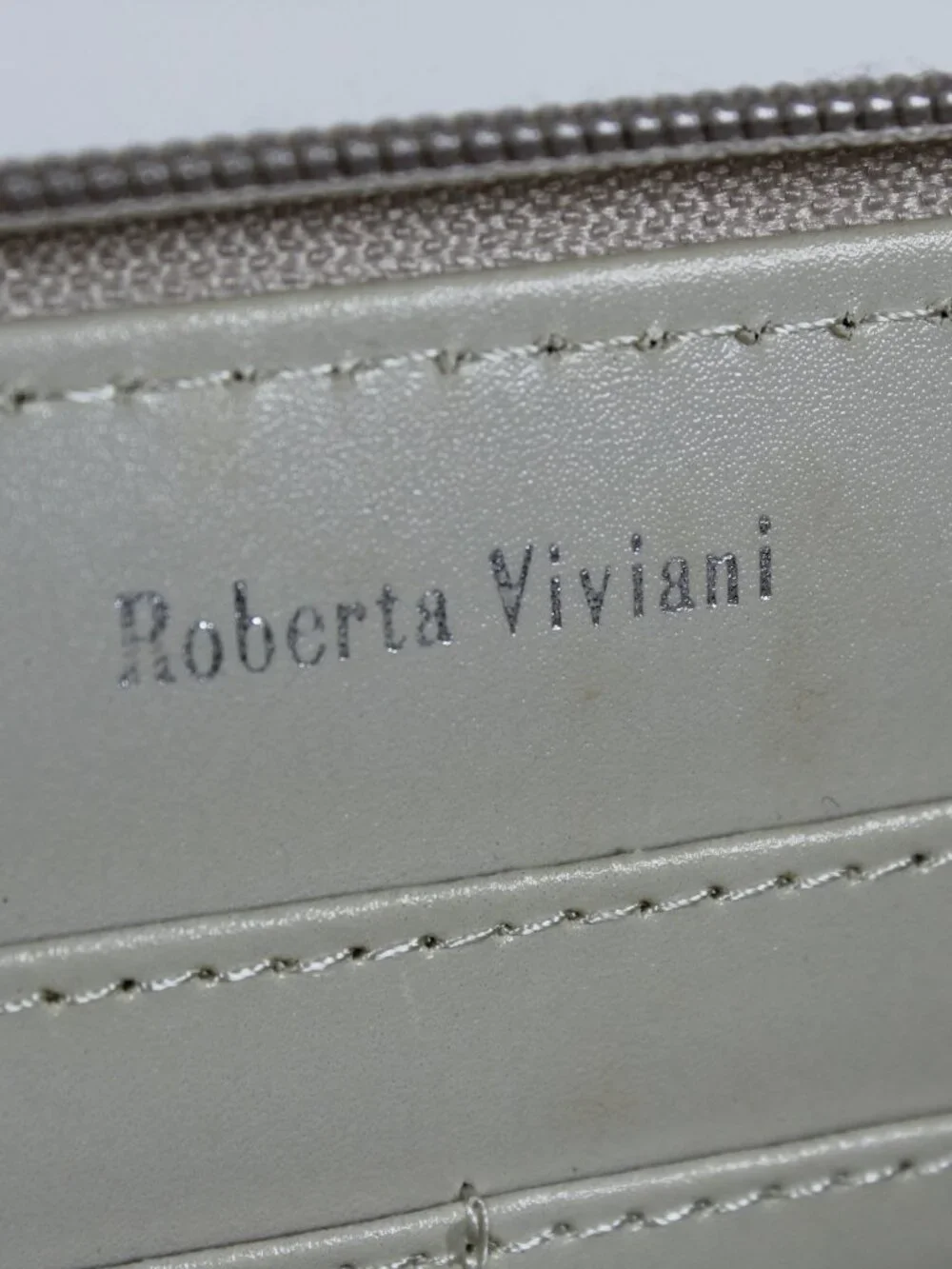Roberta Viviani Crossbody Wallet - Grey Ostrich-Effect Finish